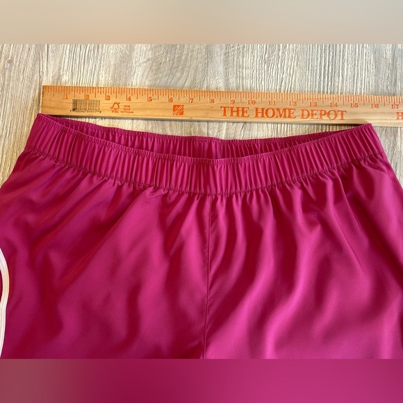 NWT Reebok Women’s ID Train Woven Shorts Dark Pink White Stripes Size Large New. - Picture 9 of 12